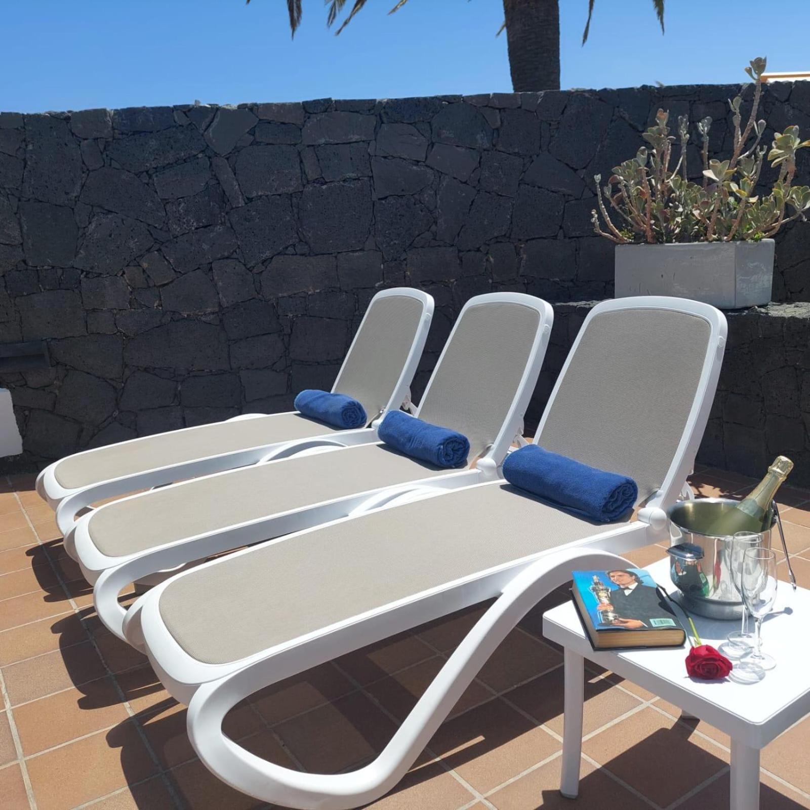פלאיה בלנקה Villas Mamma Mia Pool Heat Private & Jacuzzi מראה חיצוני תמונה